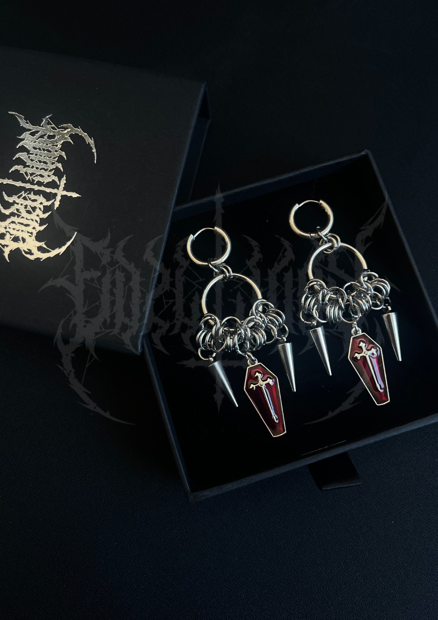 BOUCLES D'OREILLES "CURSED COFFINS" RED VERSION - ÉDITION LIMITÉE