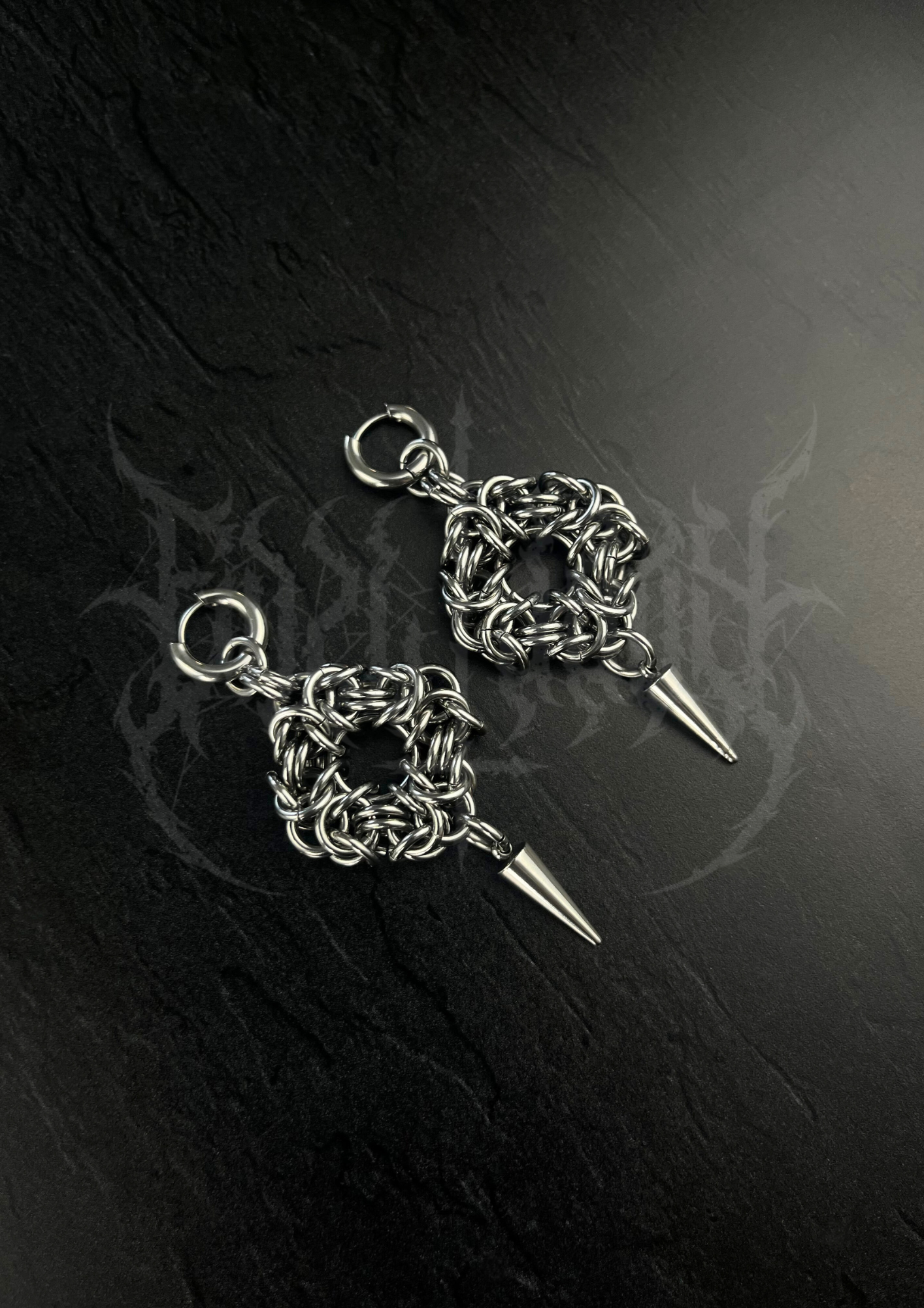 BOUCLES D'OREILLES "DAGGERLOOP"