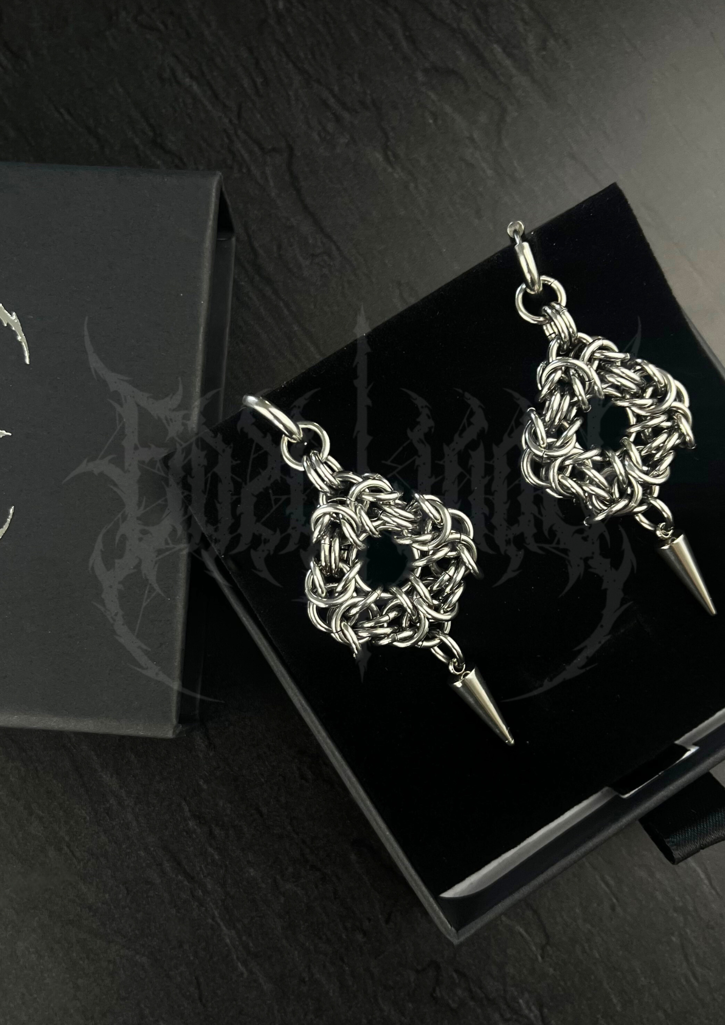 BOUCLES D'OREILLES "DAGGERLOOP"