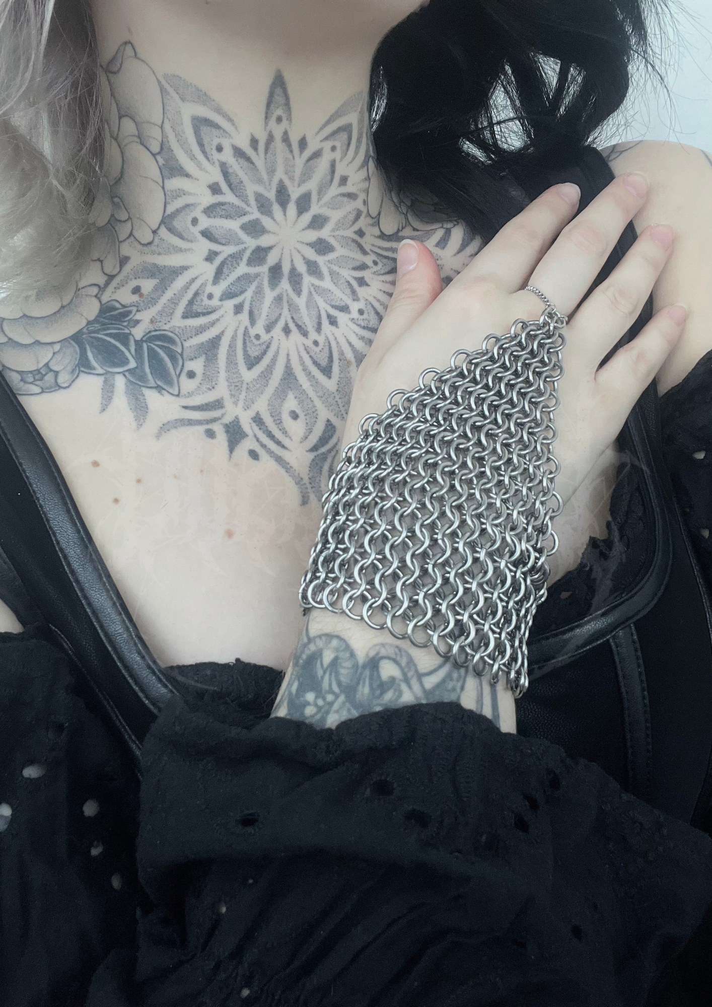 "ISOLDE" BRACELET/MITT