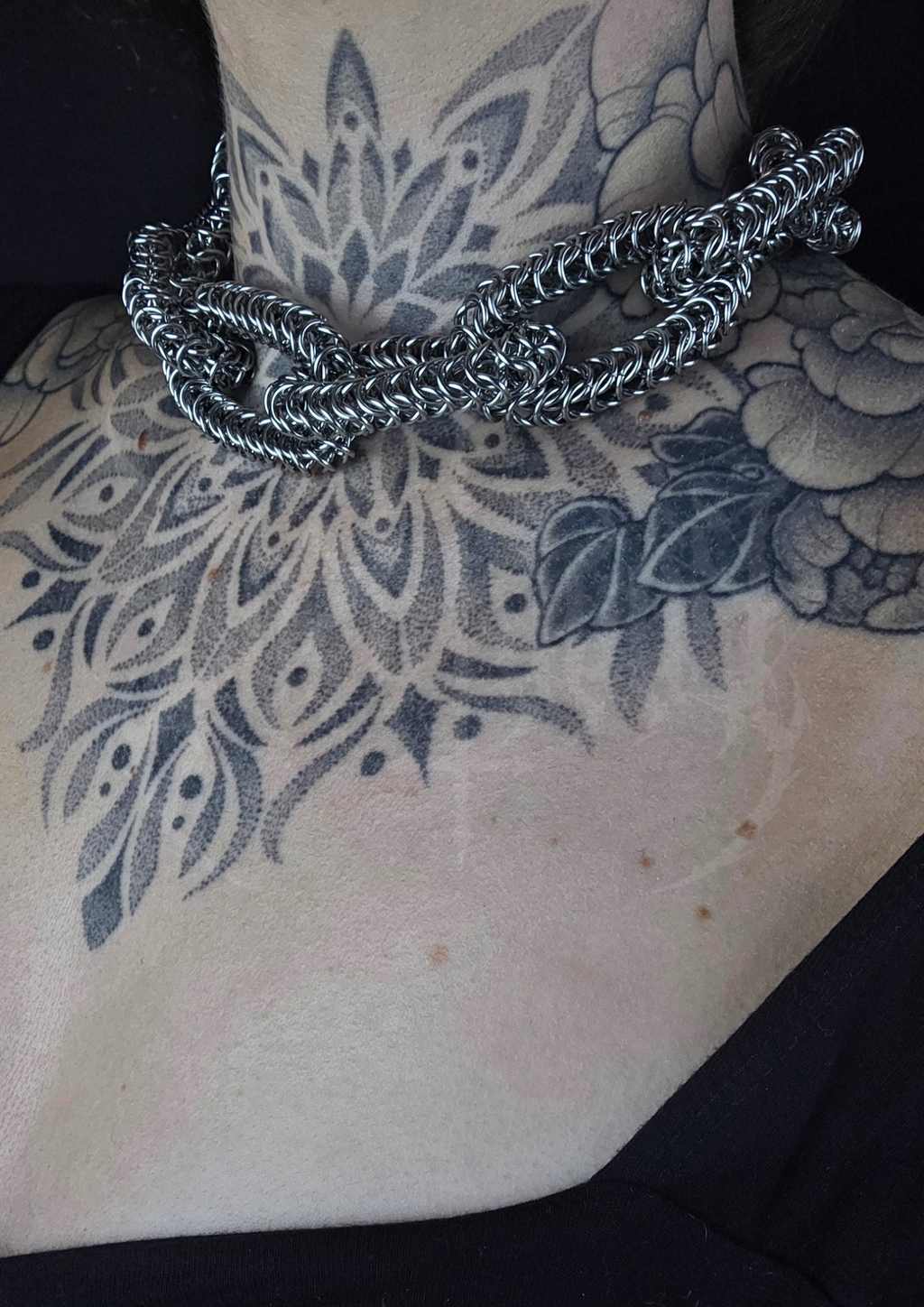 CHOKER "CHAINED"